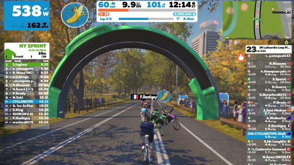 Bisa Lempar Pisang dan Jatuhkan Lawan saat Main Zwift