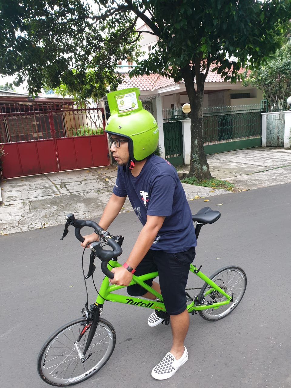 Cerita Seru Baron Dengan Brompton Berpedal Anak Anak Dan Helm Elpiji Melon Mainsepedacom