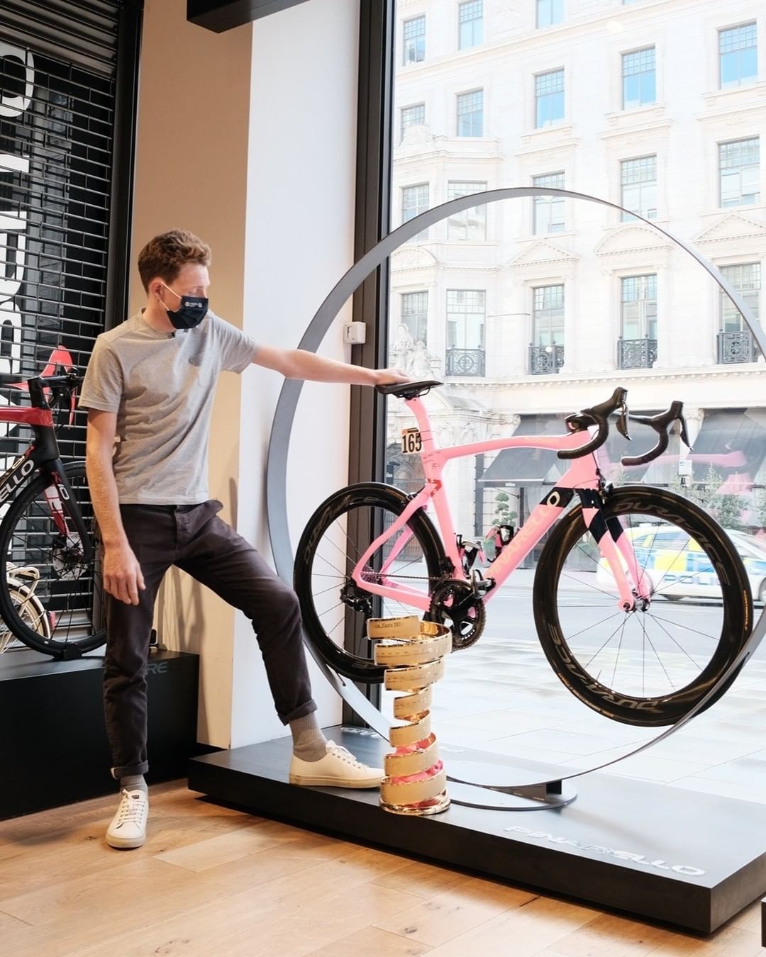 Pinarello Dogma F12 Pink untuk Juara Giro 2020 Mainsepeda
