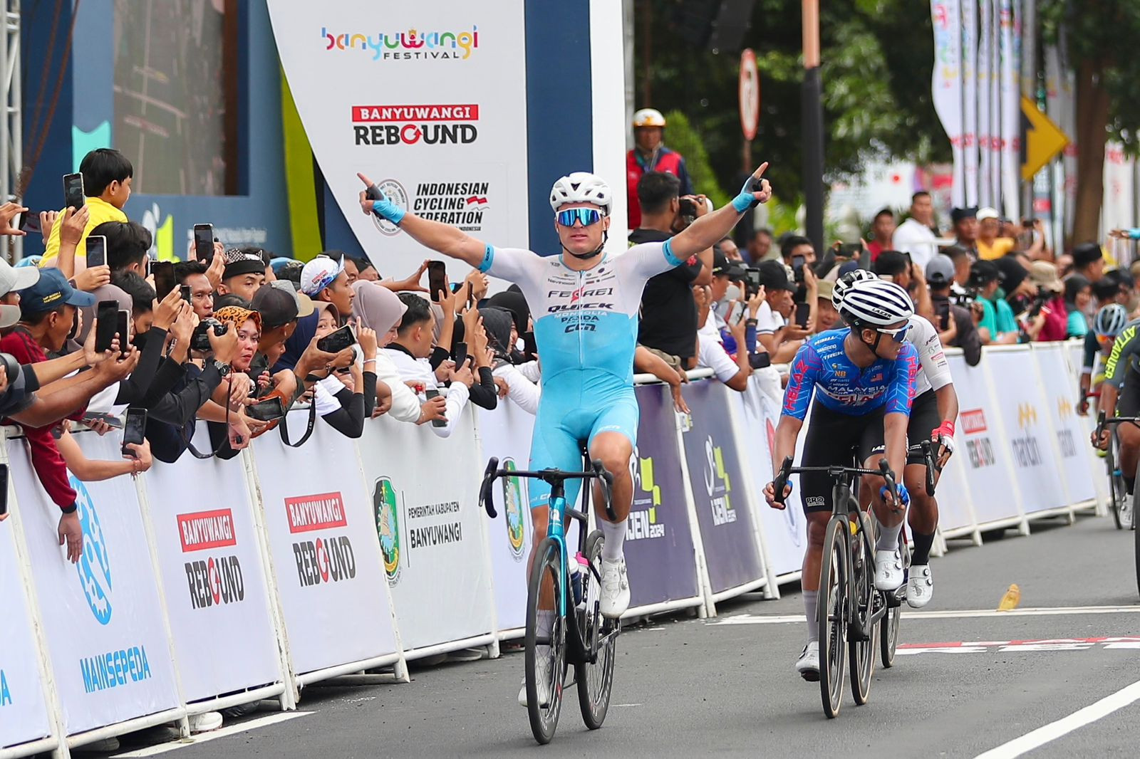 Tour de Banyuwangi Ijen 2024: Penuh Drama, Martin Laas Menangkan Etape 2 -  Mainsepeda